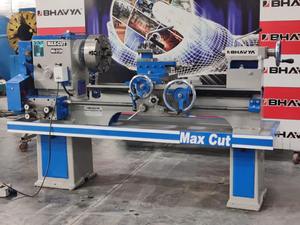 Tour à courroie de moyenne puissance de 4,6 pieds, alésage de broche de 52 mm, portée de 250 mm, banc trempé par induction, machine de précision à 2 axes - Product Image 2