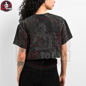 Camisetas Cortas de Mujer Ecológicas 100% Algodón con Estampado Gráfico, Hechas a Mano, en Contraste Blanco y Negro, Moda Urbana de Verano - Product Image 2