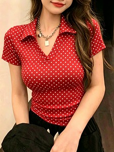 เสื้อโปโลผู้หญิงลายจุด คอวี แขนสั้น ทรงเข้ารูป เสื้อครอปท็อปลำลอง เสื้อยืดแขนสั้นรัดรูป เสื้อสำหรับผู้หญิงใส่ออกนอกบ้านทุกวัน - Product Image 5