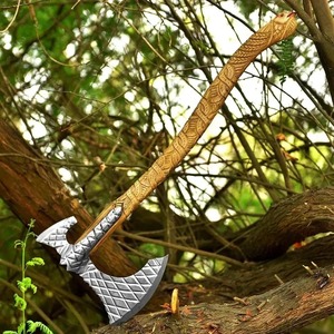 Hacha Vikinga Hecha a Mano con Doble Hoja y Mango de Madera Tallado, Estilo Tomahawk, Herramienta para Partir Leña - Product Image 1