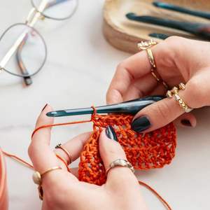 Ganchos de Crochet Ergonómicos de Resina con Mango Suave, Tamaños y Colores Personalizables - Product Image 3