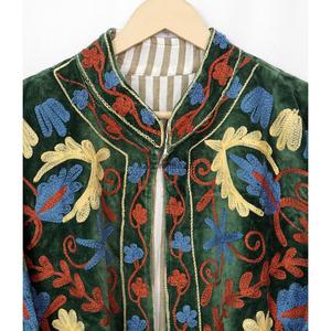 Veste en velours brodée Suzani A2ZCraftBazar, écologique, respirante, à points ouverts, motif floral, manteau standard pour femme, 100% coton - Product Image 6