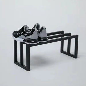 Zapatero Negro Moderno con Diseño de Triple Barra, Organizador Compacto que Ahorra Espacio, Estructura Resistente y Duradera, Solución Elegante para Almacenamiento en la Entrada - Product Image 1