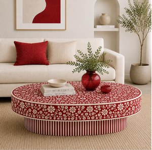 Mesa de centro roja con incrustaciones detalladas de hojas blancas y huesos florales, con dos cajones frontales. Disponible a precios de mayorista. - Product Image 6