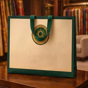 Bolsa de papel personalizada con logotipo al por mayor para tiendas de ropa, supermercados, embalaje de regalos y venta al por menor - Product Image 2