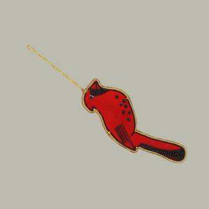 Adorno Colgante de Pájaro Rojo Hecho a Mano con Zari |   Adorno Decorativo Indio Bordado con Hilo Dorado y Cuentas - Product Image 3