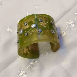 Pulsera de Resina Impermeable Ecológica Ligera Ajustable de Color Personalizado al por Mayor para Mujer con Diseño de Caparazón de Tortuga - Product Image 6