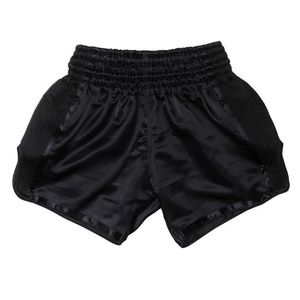 Shorts en satin noir pour homme, taille haute, fermeture élastique, côtés en maille respirante, longueur courte, tissu tissé, couleur unie - Product Image 1
