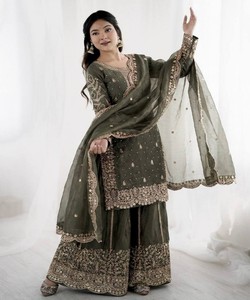 Ensemble haut, pantalon palazzo et dupatta en soie Fendi de créateur, brodé de sequins, tenue de fête, prix de gros, vêtement ethnique vert - Product Image 3