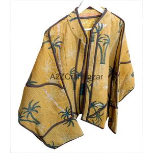 Veste Kantha en coton à imprimé palmiers jaunes, manches chauve-souris, style vacances d'hiver, tissu Kantha respirant, manches longues, longueur standard - Product Image 2