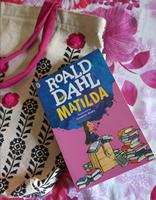 Matilda de Roald Dahl, Libro en Inglés de Alta Calidad, Novela Clásica de Ficción Infantil, 256 Páginas, para Adultos y Niños
