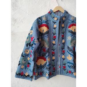 Chaqueta Azul Suzani Hecha a Mano para Mujer, Bordado Floral, Estilo Bohemio, Prenda Exterior de Algodón - Product Image 1
