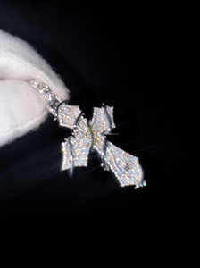 Vente en gros de cadeaux religieux en argent sterling 925 pendentif croix de jésus avec diamant glacé moissanite longueur personnalisée pour colliers - Product Image 2