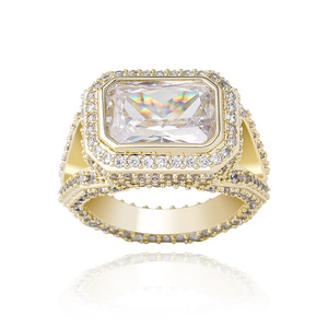 Bague en Moissanite Plaqué Or avec Pierre Centrale Ovale Micro-Pavée, Style Mariage, Idéale pour Cadeau de Mariage - Product Image 1