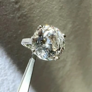 Anillo de Moissanita de 4.01CT con Corte Redondo Estilo Diamante de Mina Antigua y Halo Oculto, de Plata 925 Original, Regalo Fino para Fiesta o Compromiso - Product Image 1