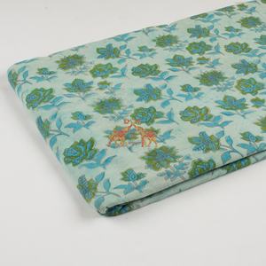 Tela india hecha a mano con hermosos estampados florales, 100% algodón voile puro, tela Dabu con estampado a mano para prendas de vestir. - Product Image 6