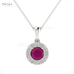 Pendentif halo en rubis taille brillant 4 mm serti à griffes, en or massif 14 carats avec accent de diamant, fournisseur en gros - Product Image 2