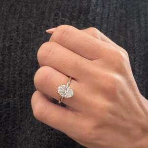 Anillo de Compromiso Solitario Clásico Personalizable con Diamante Ovalado de 2.5 Quilates Cultivado en Laboratorio, Oro Amarillo de 14K, Chapado en Oro, Certificado IGI, Fino - Product Image 6