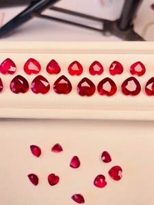 Rubis naturels taille cœur, traités thermiquement, qualité AAA, rouge, certifiés IGI, taille 5-10 mm, prix abordable pour la fabrication de bijoux - Product Image 4