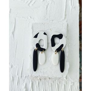 Boucles d'oreilles en résine de qualité supérieure, accessoires élégants en cristal pour les fêtes, les occasions décontractées et les occasions festives, fabriquées à la main pour une durabilité longue durée - Product Image 4