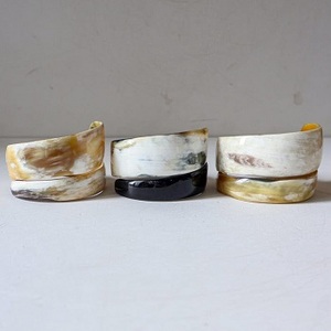 กำไลข้อมือทำมือจากเขาควายธรรมชาติ ทนทาน ดีไซน์ตามสั่ง ลายสัตว์ สีดำน้ำตาล f s International Fs467 Uttar Pradesh - Product Image 2