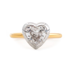 Anillo de Diamante de Laboratorio en Forma de Corazón de 1 Quilate, Oro Amarillo de 14K para Mujer, con Engaste de Bisel en Oro Blanco, Estilo Moderno - Product Image 2