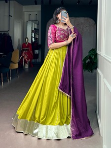 Ensemble Lehenga Choli en Rayonne avec Blouse en Chanderi, Broderie Gota Patti et Sequins Vintage, et Dupatta – Idéal pour le Festival Navratri - Product Image 6