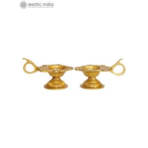 Diya de latón hecho a mano de 4 pulgadas en par Artículo de decoración del hogar indio para regalos, decoración del hogar y Templo - Product Image 1