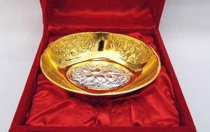 Plateau de service rond en métal de couleur personnalisée de luxe Art déco Vaisselle de cuisine de créateur pour le mariage ou le ramadan Vente en gros Plateau doré - Product Image 4