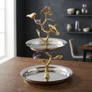 Base para Pastel en Forma de Árbol Dorado con Dos Bandejas Plateadas Conectadas por una Rama Artística que Sostiene Pájaros Pequeños Delicados y Racimos de Amatista - Product Image 3