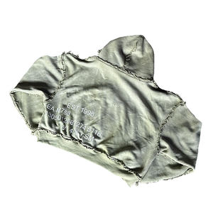 Sudadera con capucha rosa para hombre con estampado de letras blancas y bordes deshilachados, manga regular, disponible en tres colores. - Product Image 4