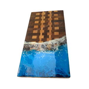 Planche à découper en bois faite à la main avec design océanique en résine bleue, style côtier, vaisselle de cuisine - Product Image 3