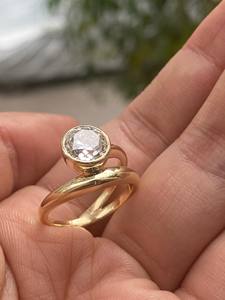 Bague solitaire à monture torsadée avec diamant de laboratoire rond taille Old Mine de 2 carats, certifiée IGI - Product Image 4