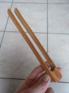 Pince de cuisine en bois faite à la main / Pince de cuisson robuste / Pince en bois à prix avantageux - Product Image 4