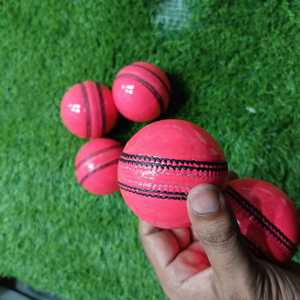 Pelotas de críquet de cuero rosa cosidas a mano con logotipo personalizado, 2 piezas, pelotas de críquet de cuero de alta calidad, pelotas de críquet de alta calidad - Product Image 4