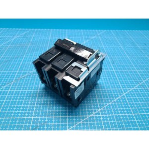 Interruptor de Circuito de 3 Polos CUTLER-HAMMER BAB3030HT, Usado, Piezas de Equipos Semiconductores Legacy - Product Image 5