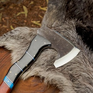 Hacha Artesanal para Exteriores con Mango de Turquesa y Resina |   Hacha Bushcraft de acero con alto contenido de carbono 1095 - Product Image 6