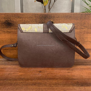 2024 Women's Genuine Cowhide Leather Crossbody Handbag Wholesale New Fashion Designer Shoulder Purse with Logo Pattern - Product Image 4