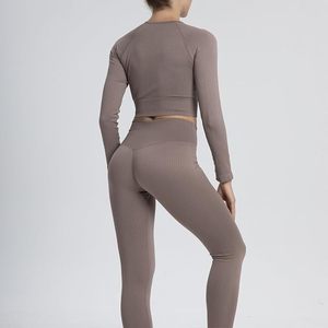 Ensemble de leggings extensibles effet seconde peau et soutien-gorge de sport confortable pour femmes - Product Image 4