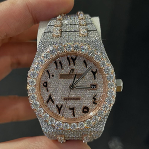 Reloj de Pulsera Personalizado de Acero Inoxidable, Estilo Hip Hop de Lujo con Diamantes de Moissanita y Esfera con Números Incrustados - Product Image 1