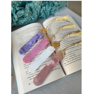 ที่คั่นหนังสือเรซิ่นแบบกำหนดโลโก้ได้ ใช้สำหรับของขวัญส่งเสริมการขายและของขวัญทางธุรกิจ งานฝีมือเกล็ดทองคำ ที่คั่นหนังสือเรซิ่นขายดีอันดับต้นๆ - Product Image 1