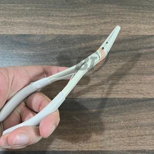 Pinzas para Extensiones de Cabello con Logotipo Personalizado, Pinzas Curvas de 2 Orificios, Acero Inoxidable, Recubrimiento de Color Beige - Product Image 2