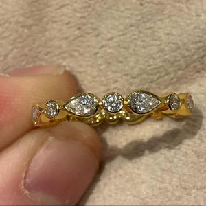 Bague éternelle complète en moissanite taille poire et taille ronde, en argent 925 original plaqué or, idéale pour un cadeau de fiançailles ou d'anniversaire pour la mariée - Product Image 1