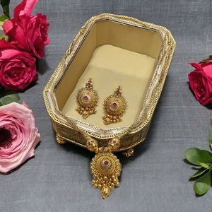 Ensemble de bijoux de mariée tendance en gros : collier et boucles d'oreilles avec pierres en zircon cubique |   Laiton plaqué or antique pour mariage, fiançailles, fête, cadeau - Product Image 1