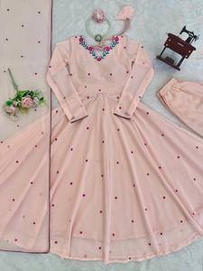 Robe Anarkali en Faux Georgette Lourde Brodé, Ensemble Pantalon et Dupatta Rembourré pour Soirée, Tenue de Cérémonie pour Femme, Broderie Filée de Créateur, Infroissable - Product Image 6