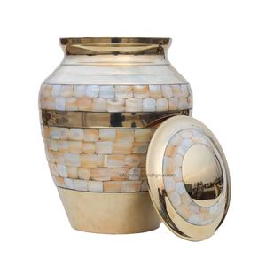 แม่ไข่มุกสำหรับเผาทองเหลือง,โกศสำหรับขี้เถ้ามนุษย์เถ้าทองเหลืองโกศพร้อมไม้ม็อบสลักในแบบฉบับโกศจากอินเดีย - Product Image 1