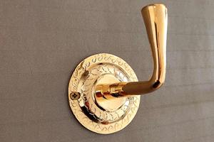 Gancho de pared dorado de calidad premium, elegante colgador de metal adecuado para accesorios de baño, batas y decoración interior moderna. - Product Image 4