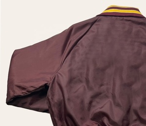 แจ็คเก็ตเบสบอลแบบมีซิปปักลายสำหรับฤดูหนาว รุ่นใหม่ ขายส่ง สำหรับมืออาชีพ ผลิตตามแบบ OEM ผ้าซาติน - Product Image 4