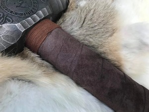 Marteau à griffes de loup Viking, face octogonale, gravé à la main, poignée en bois côtelée, 20 pouces, style 2, avec revêtement antidérapant - Product Image 5
