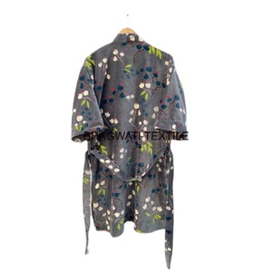 Kimono floral de terciopelo hecho a mano indio, chaqueta estampada, bata de baño Gowon para ropa de noche de primavera con patrón floral - Product Image 2